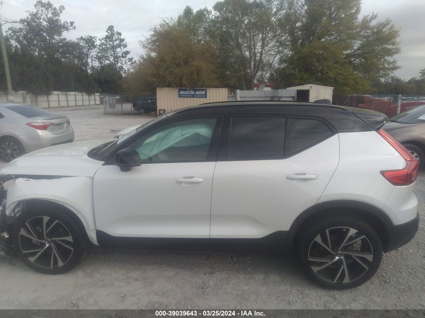2022 VOLVO XC40 T4 R-DESIGN YV4AC2HMXN2791256