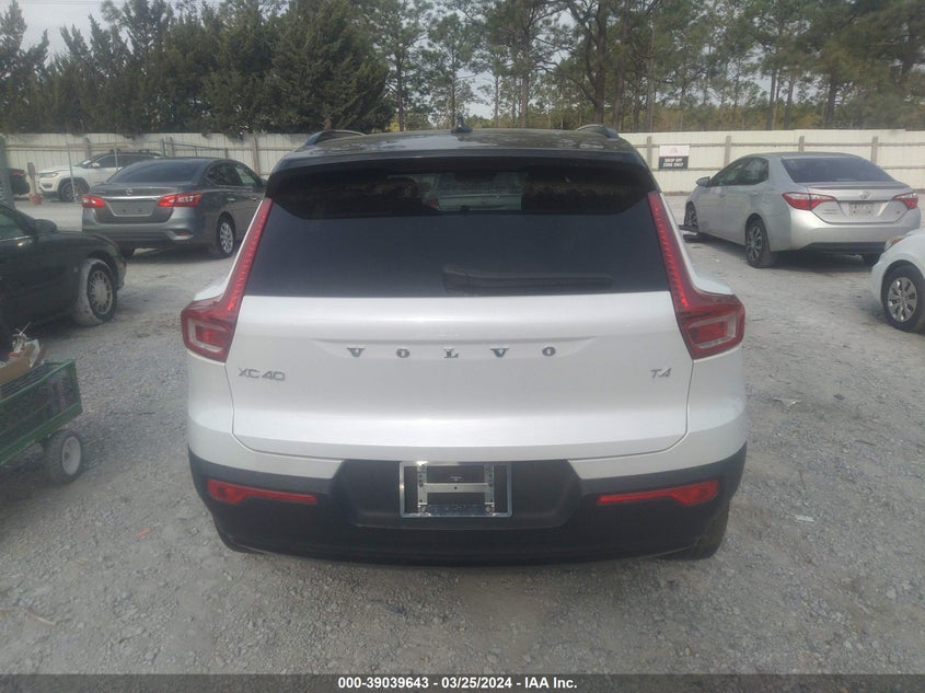 2022 VOLVO XC40 T4 R-DESIGN YV4AC2HMXN2791256