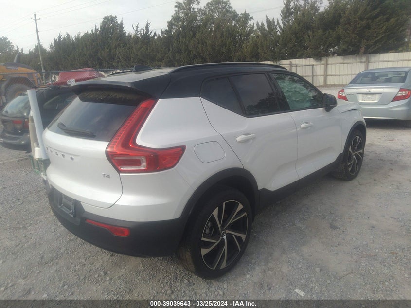 2022 VOLVO XC40 T4 R-DESIGN YV4AC2HMXN2791256