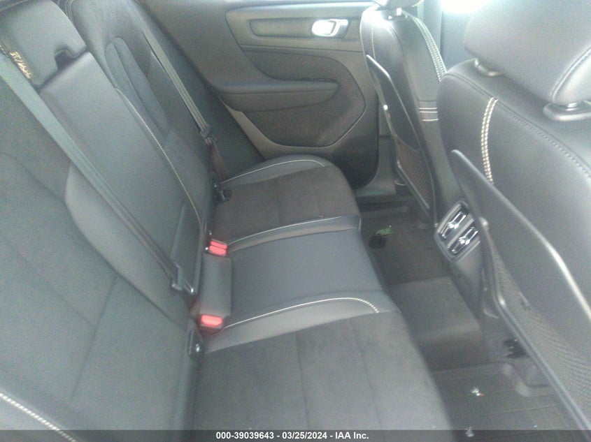 2022 VOLVO XC40 T4 R-DESIGN YV4AC2HMXN2791256