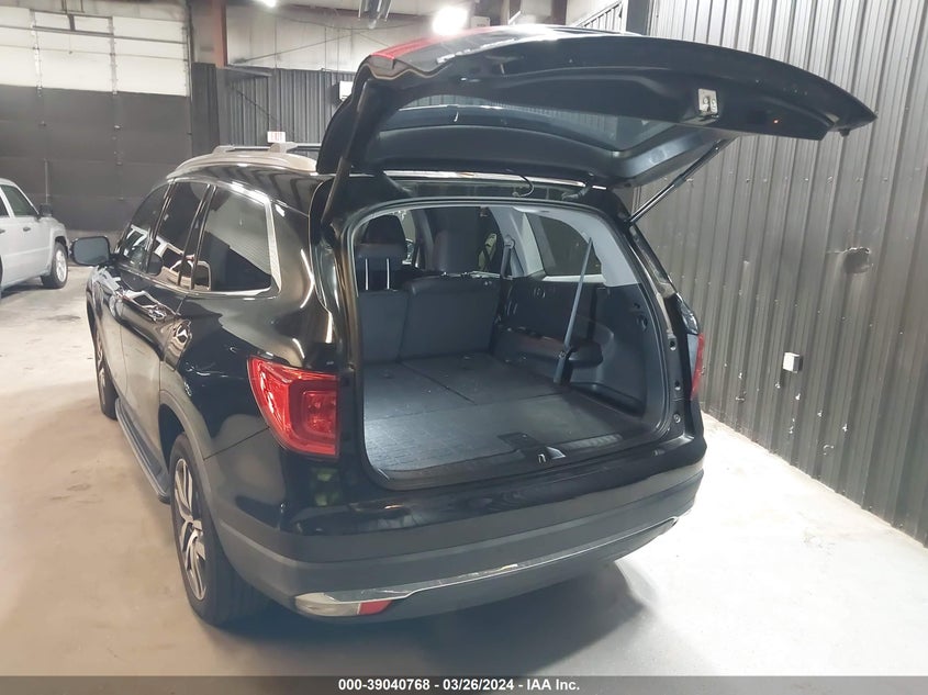 2017 HONDA PILOT TOURING - 5FNYF6H93HB016553