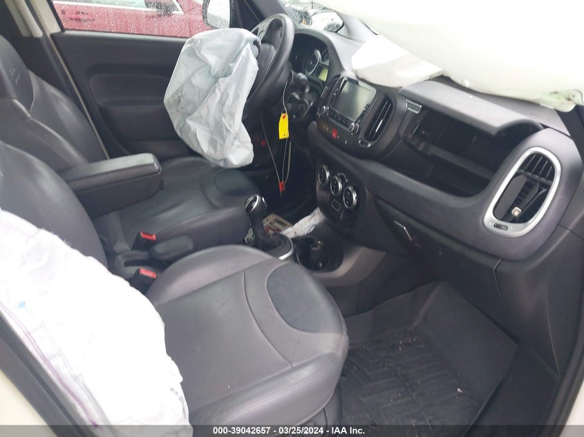 VIN ZFBCFADH5HZ039906 2017 FIAT 500L TREKKING