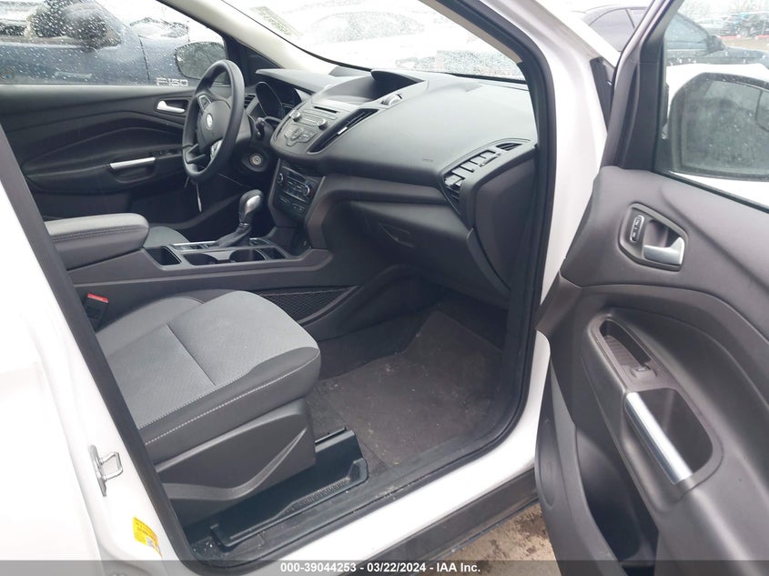 VIN 1FMCU0GD4JUC53127 2018 FORD ESCAPE SE