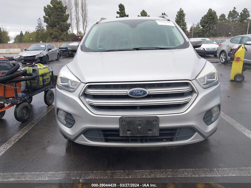 VIN 1FMCU0JD6HUD95269 2017 FORD ESCAPE TITANIUM