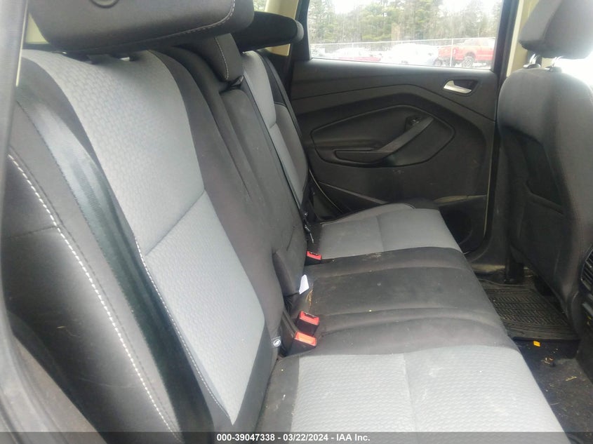 VIN 1FMCU9GD9HUD03146 2017 FORD ESCAPE SE