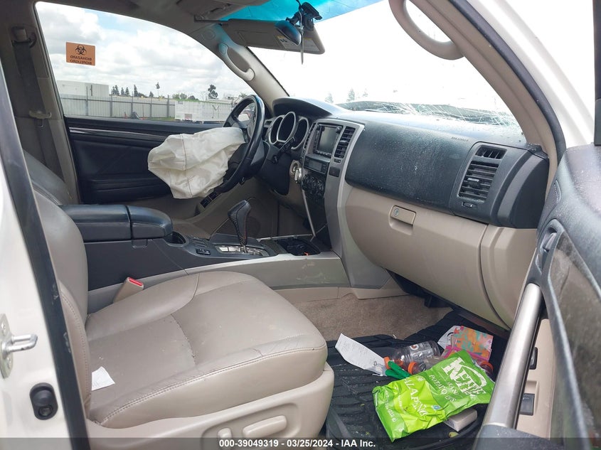 2005 Toyota 4Runner Limited V8 VIN: JTEBT17R950051638 Lot: 39049319