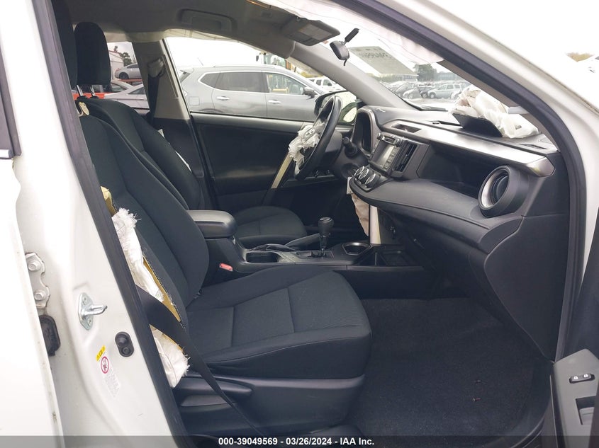 2016 TOYOTA RAV4 LE - JTMBFREV2GJ096377