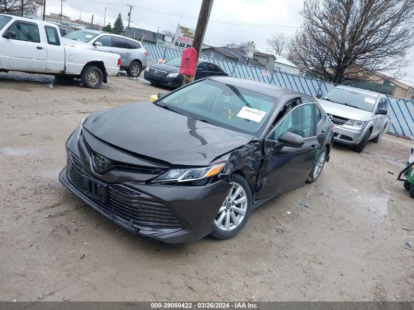 2018 Toyota Camry Le VIN: 4T1B11HKXJU116720 Lot: 39050422