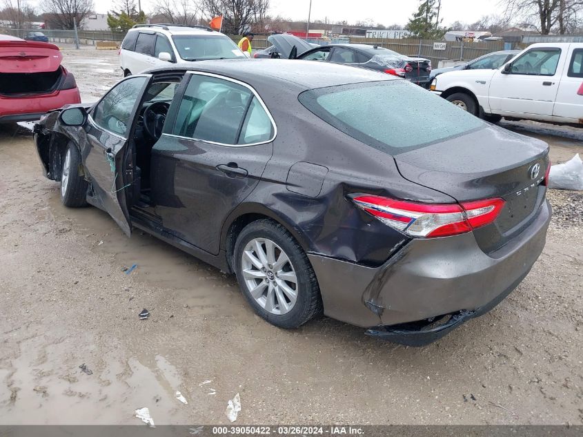 2018 Toyota Camry Le VIN: 4T1B11HKXJU116720 Lot: 39050422