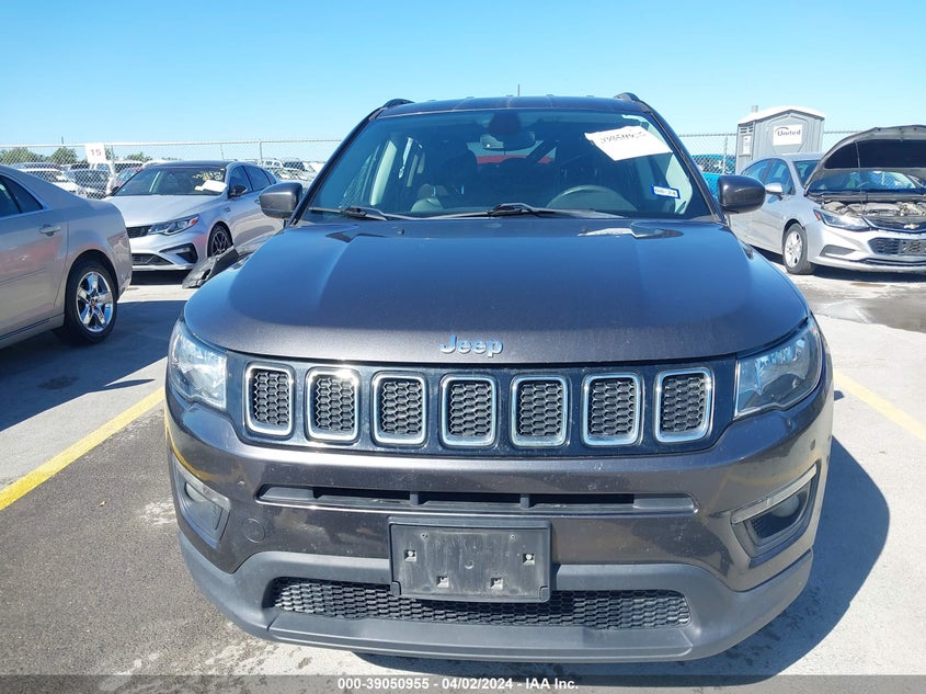 VIN 3C4NJCBB0KT743427 2019 JEEP COMPASS LATITUDE