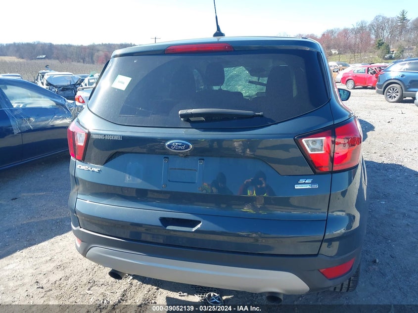 VIN 1FMCU9GD2KUA66717 2019 FORD ESCAPE SE