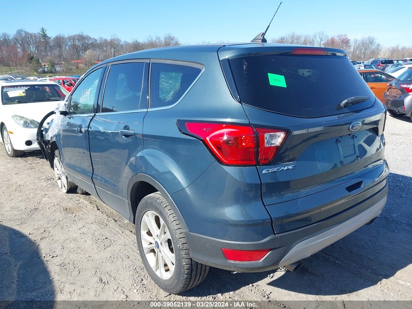 VIN 1FMCU9GD2KUA66717 2019 FORD ESCAPE SE