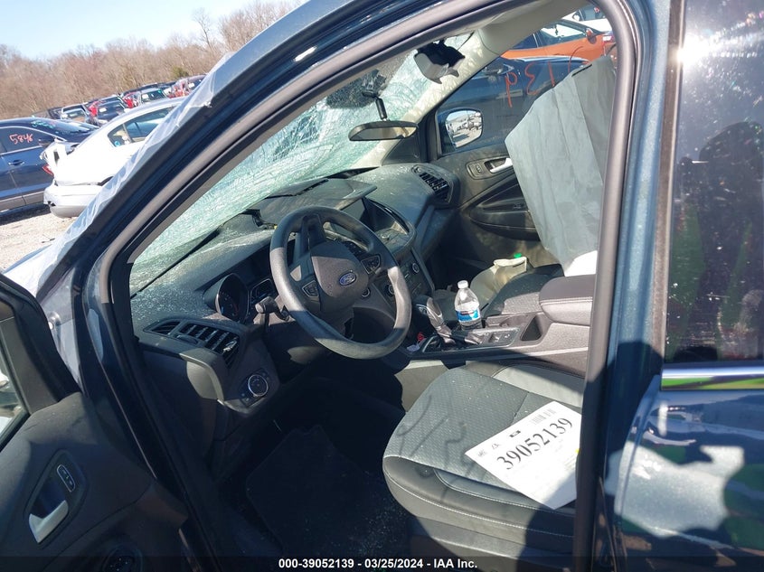 VIN 1FMCU9GD2KUA66717 2019 FORD ESCAPE SE