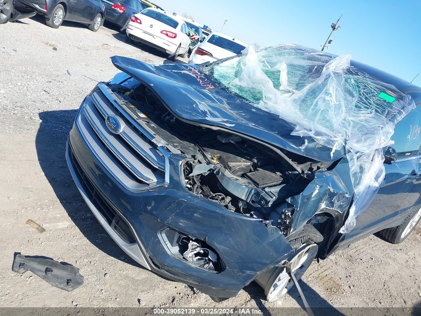 VIN 1FMCU9GD2KUA66717 2019 FORD ESCAPE SE