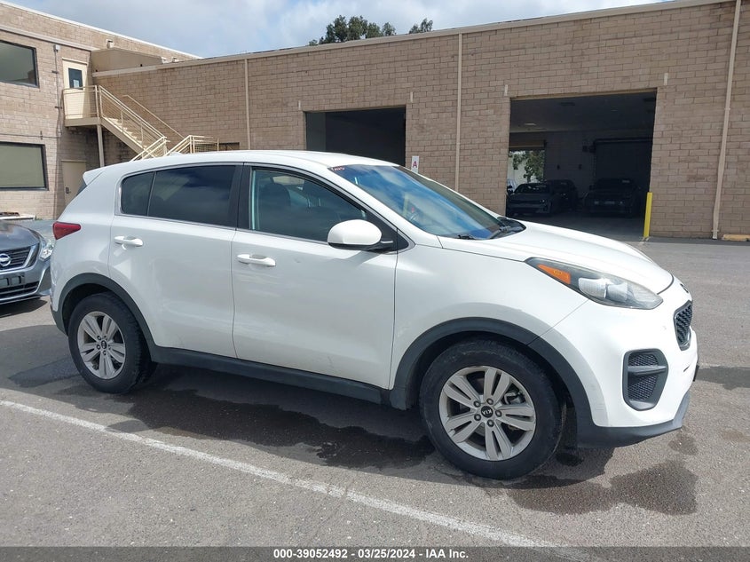 VIN KNDPM3AC4J7332996 2018 KIA SPORTAGE LX