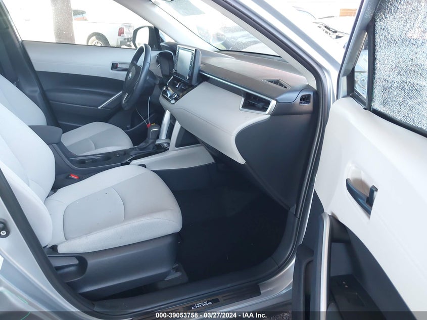 2022 Toyota Corolla Cross Le VIN: 7MUCAABG1NV006023 Lot: 39053758