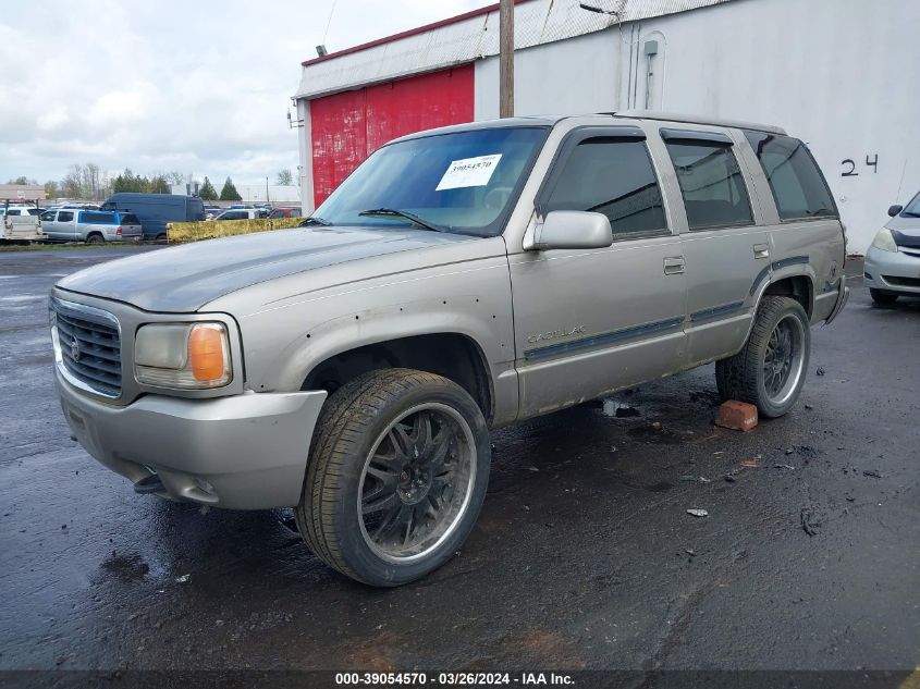 1999 Cadillac Escalade Standard VIN: 1GYEK13R4XR410963 Lot: 39054570