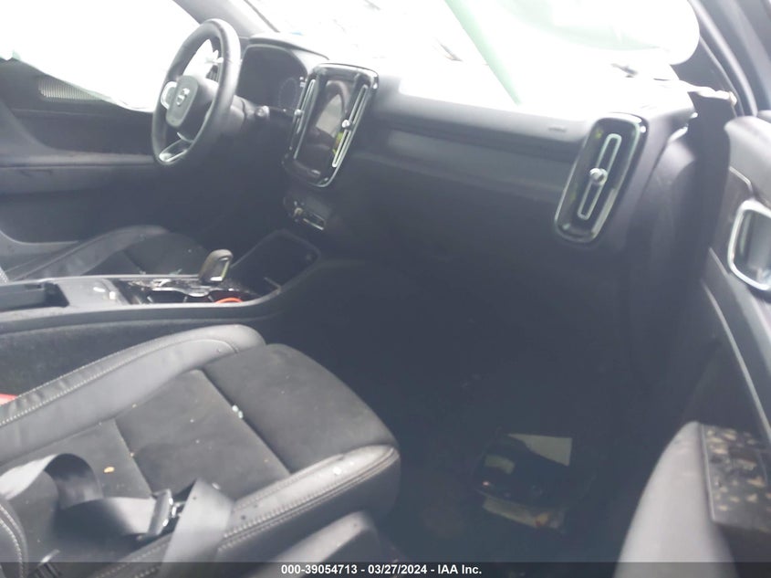 2022 VOLVO XC40 2.0L I-4 DI, DOHC, V(VIN: YV4162UM0N2697481