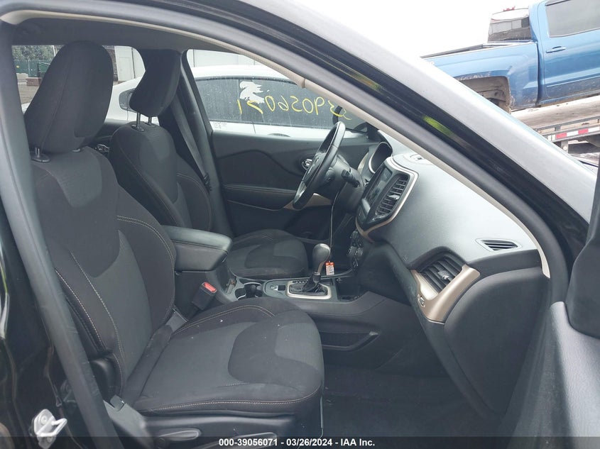 VIN 1C4PJLCB0HW573399 2017 JEEP CHEROKEE LATITUDE FWD