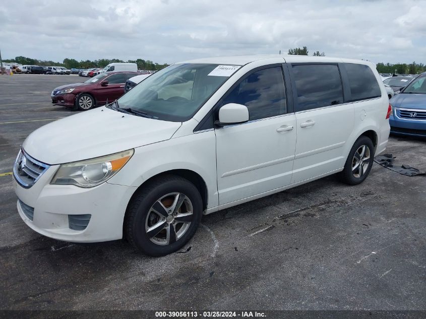 2V4RW3D11AR407803 2010 Volkswagen Routan Se