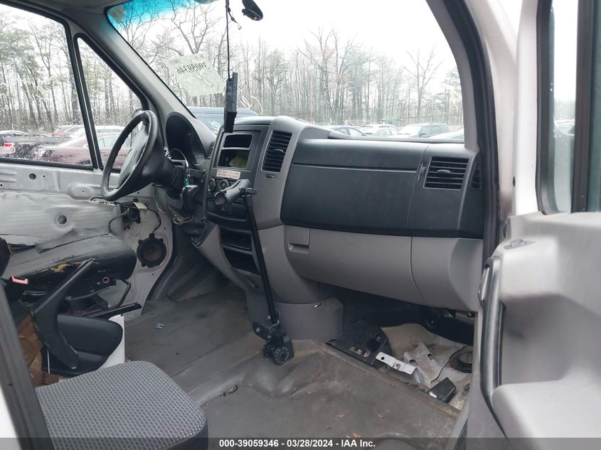 2011 Mercedes-Benz Sprinter 2500 High Roof VIN: WD3PE8CB5B5560821 Lot: 39059346