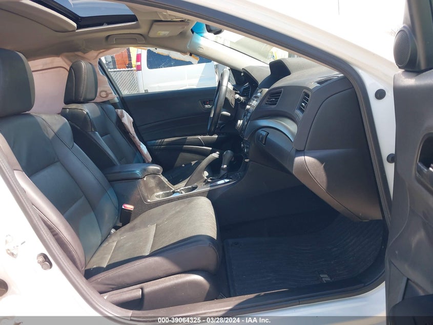 2015 Acura Ilx 2.0L VIN: 19VDE1F77FE005640 Lot: 39064325