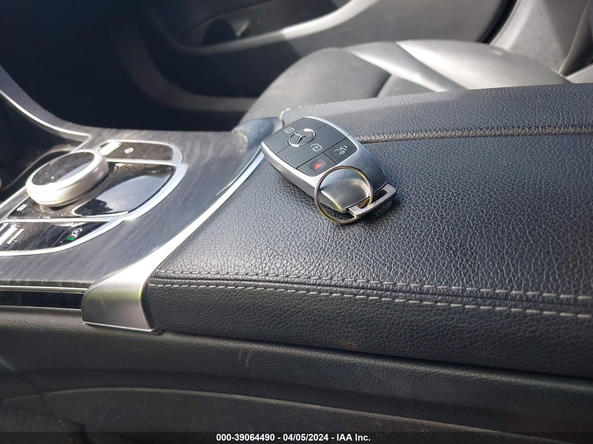 2019 MERCEDES-BENZ C 300 - 55SWF8DB6KU297457