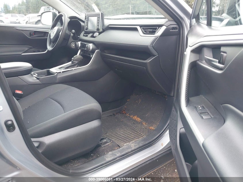 VIN 2T3G1RFV6MC142746 2021 TOYOTA RAV4 LE