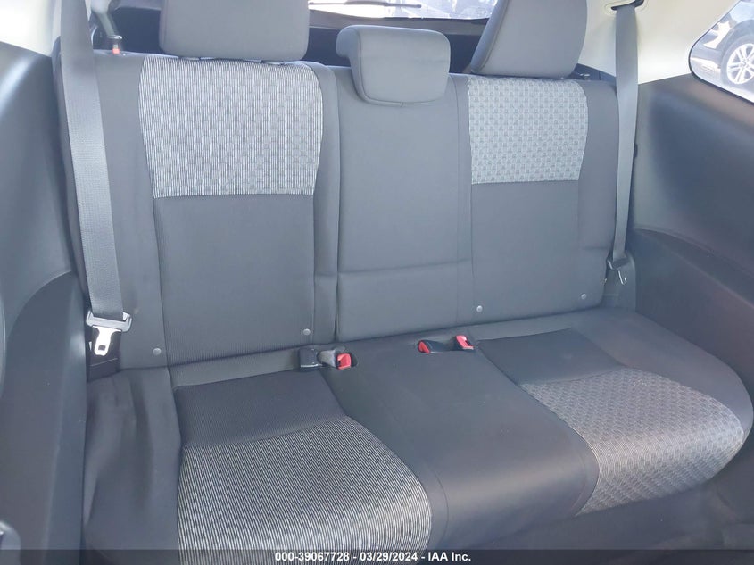VIN VNKJTUD36HA076570 2017 TOYOTA YARIS LE