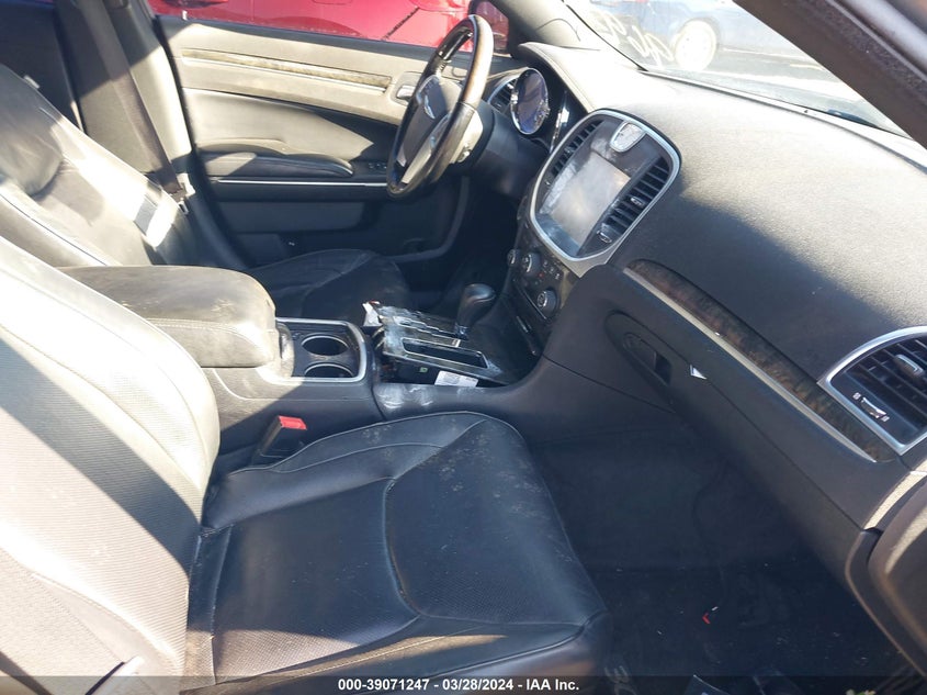 2011 Chrysler 300C VIN: 2C3CA6CT2BH579692 Lot: 39071247