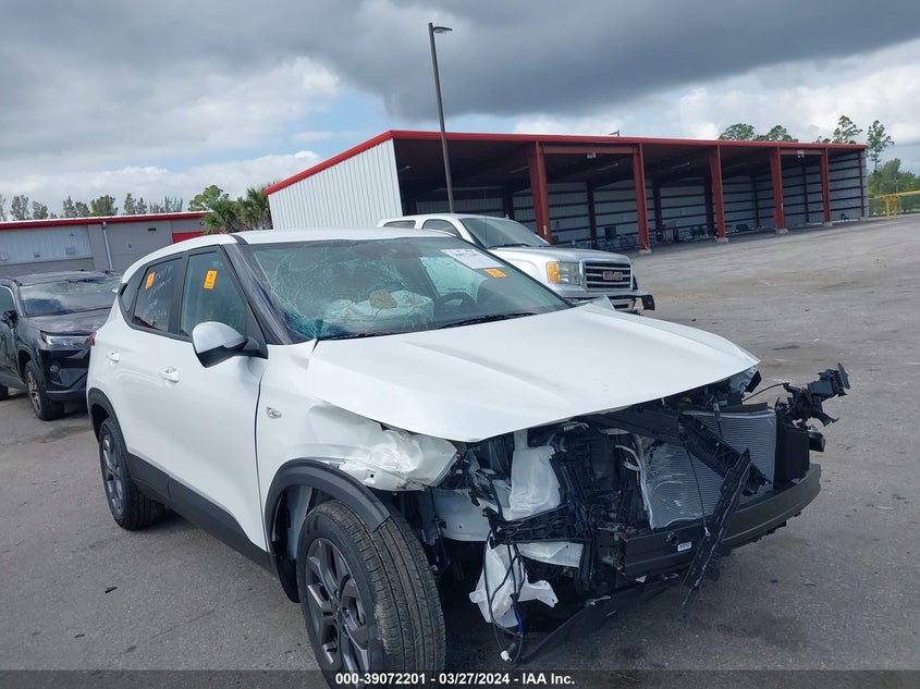 2024 Kia Seltos Lx VIN: KNDEPCAA2R7585369 Lot: 39072201