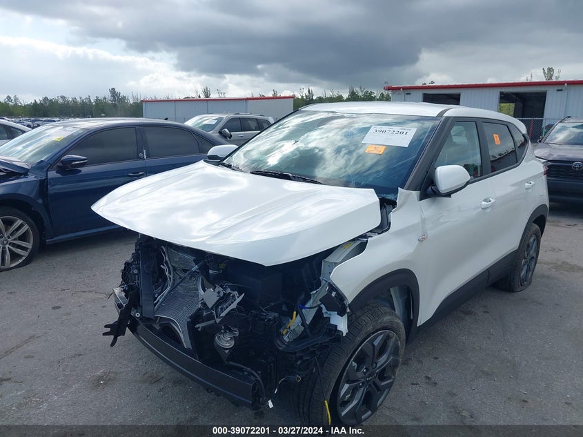 2024 Kia Seltos Lx VIN: KNDEPCAA2R7585369 Lot: 39072201