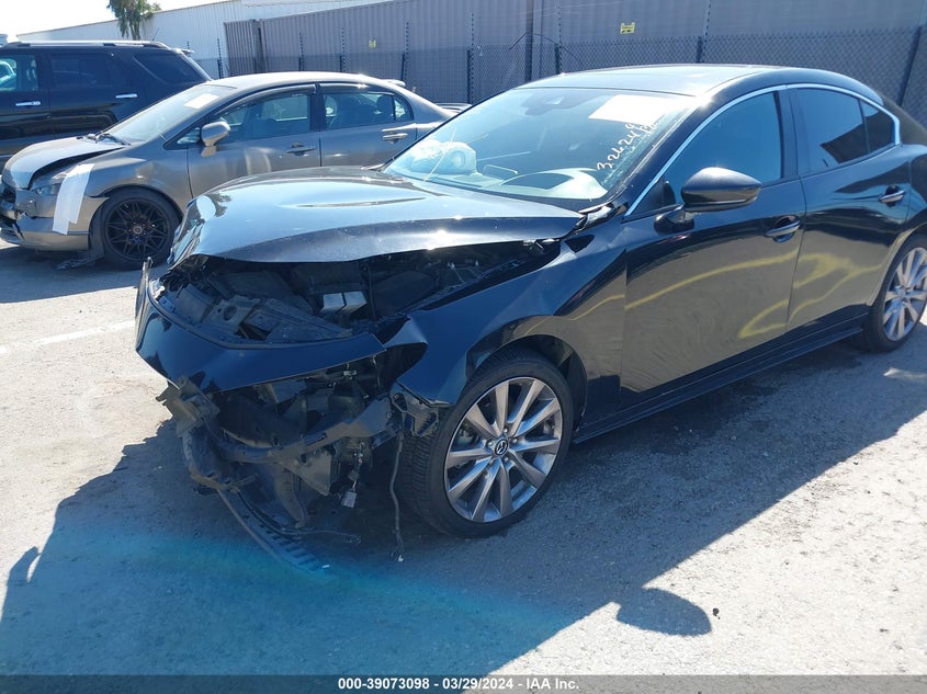 VIN 3MZBPAEM1KM100675 2019 MAZDA MAZDA3 PREMIUM