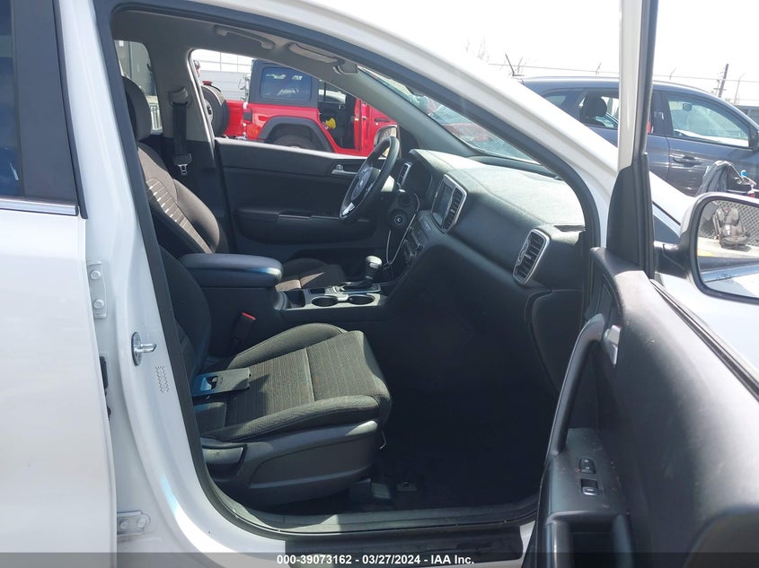 VIN KNDPM3AC8J7483954 2018 KIA SPORTAGE LX