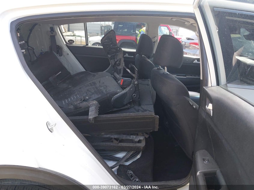 VIN KNDPM3AC8J7483954 2018 KIA SPORTAGE LX