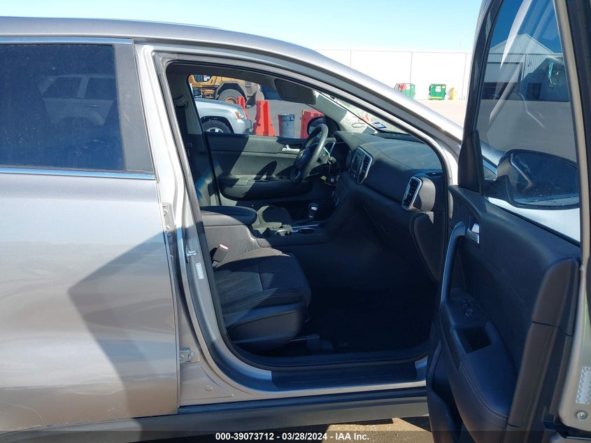 VIN KNDPM3AC6K7582340 2019 KIA SPORTAGE LX