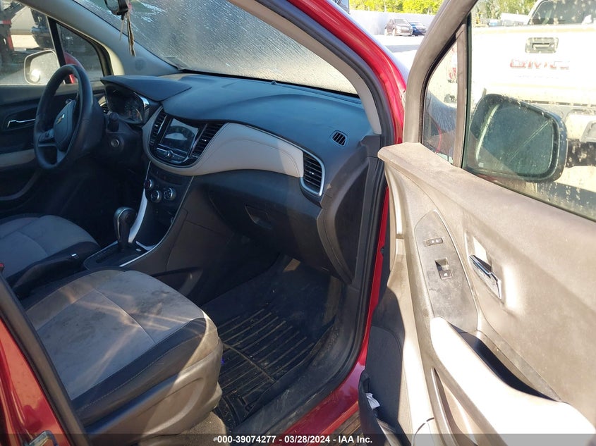 VIN 3GNCJLSB5JL149672 2018 CHEVROLET TRAX LT