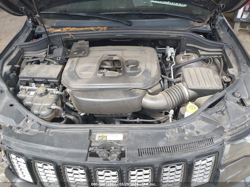 VIN 1C4RJEAG8HC868805 2017 JEEP GRAND CHEROKEE LAREDO