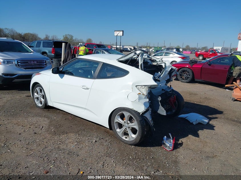 2013 Hyundai Veloster Base W/Gray VIN: KMHTC6AS0DU174315 Lot: 39077723