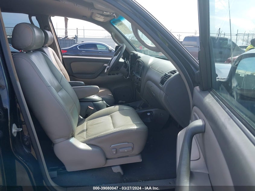 2003 Toyota Sequoia Sr5 V8 VIN: 5TDZT34A83S151883 Lot: 39080047