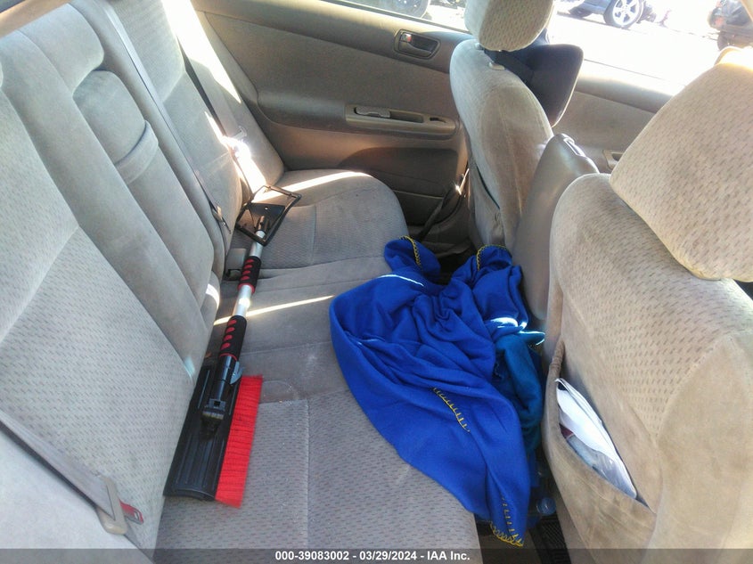 2004 Toyota Camry Le VIN: 4T1BE32KX4U845667 Lot: 39083002