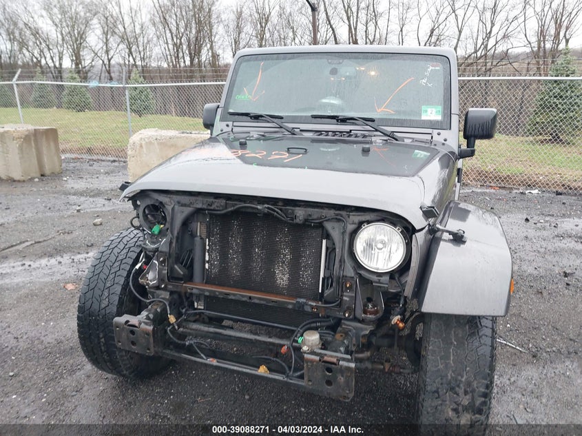 2016 JEEP WRANGLER UNLIMITED SAHARA - 1C4BJWEGXGL164444