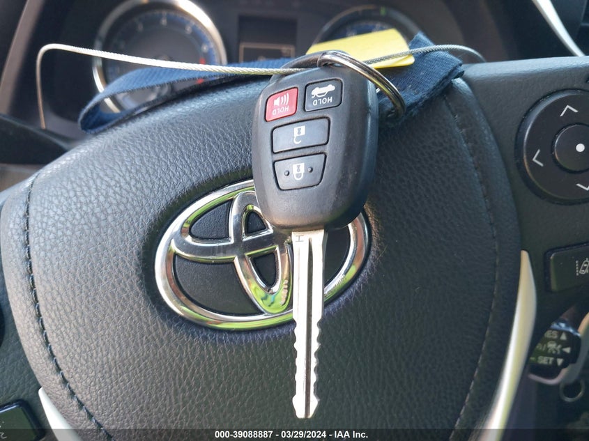 2018 TOYOTA COROLLA SE - 5YFBURHE8JP786963