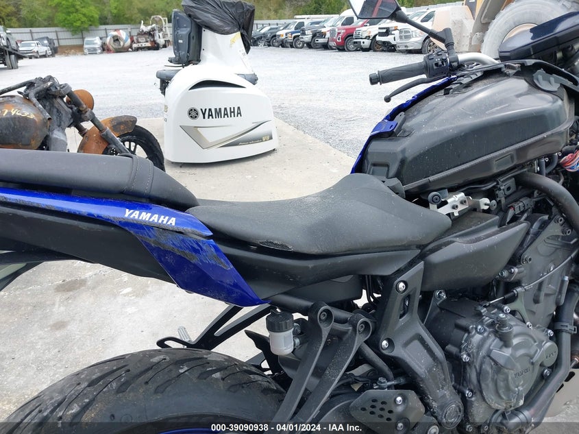 VIN JYARM32E2NA006188 2022 YAMAHA MT07