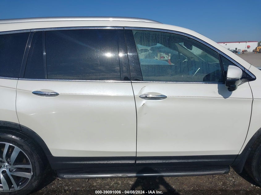 2017 HONDA PILOT TOURING - 5FNYF6H91HB049695