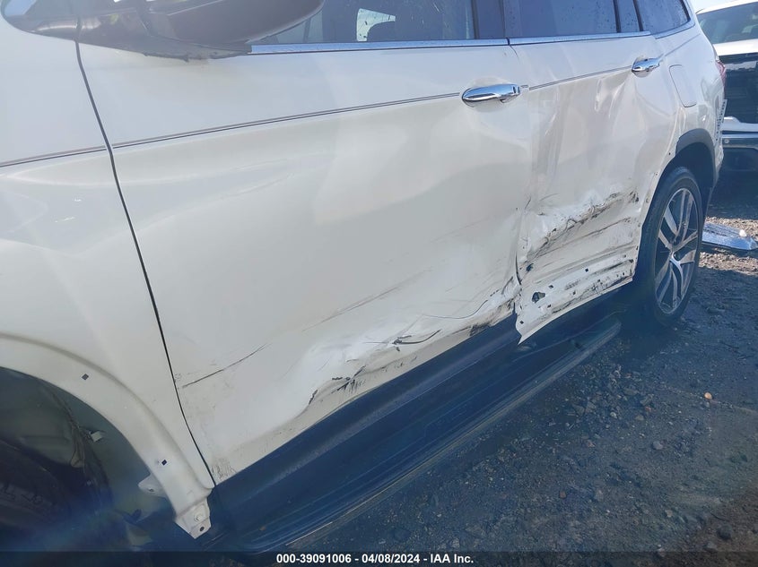 2017 HONDA PILOT TOURING - 5FNYF6H91HB049695