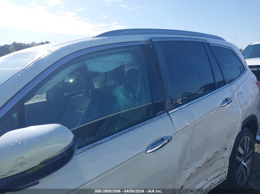2017 HONDA PILOT TOURING - 5FNYF6H91HB049695