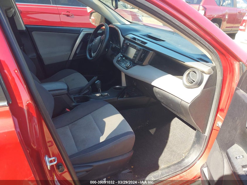 2015 TOYOTA RAV4 XLE - JTMRFREV0FD104388
