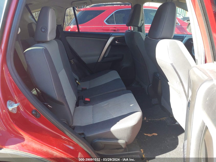 2015 TOYOTA RAV4 XLE - JTMRFREV0FD104388