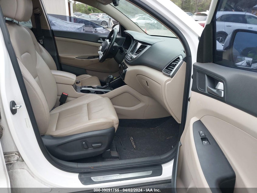 2016 HYUNDAI TUCSON LIMITED/SPORT AND ECO/SE - KM8J33A24GU112506